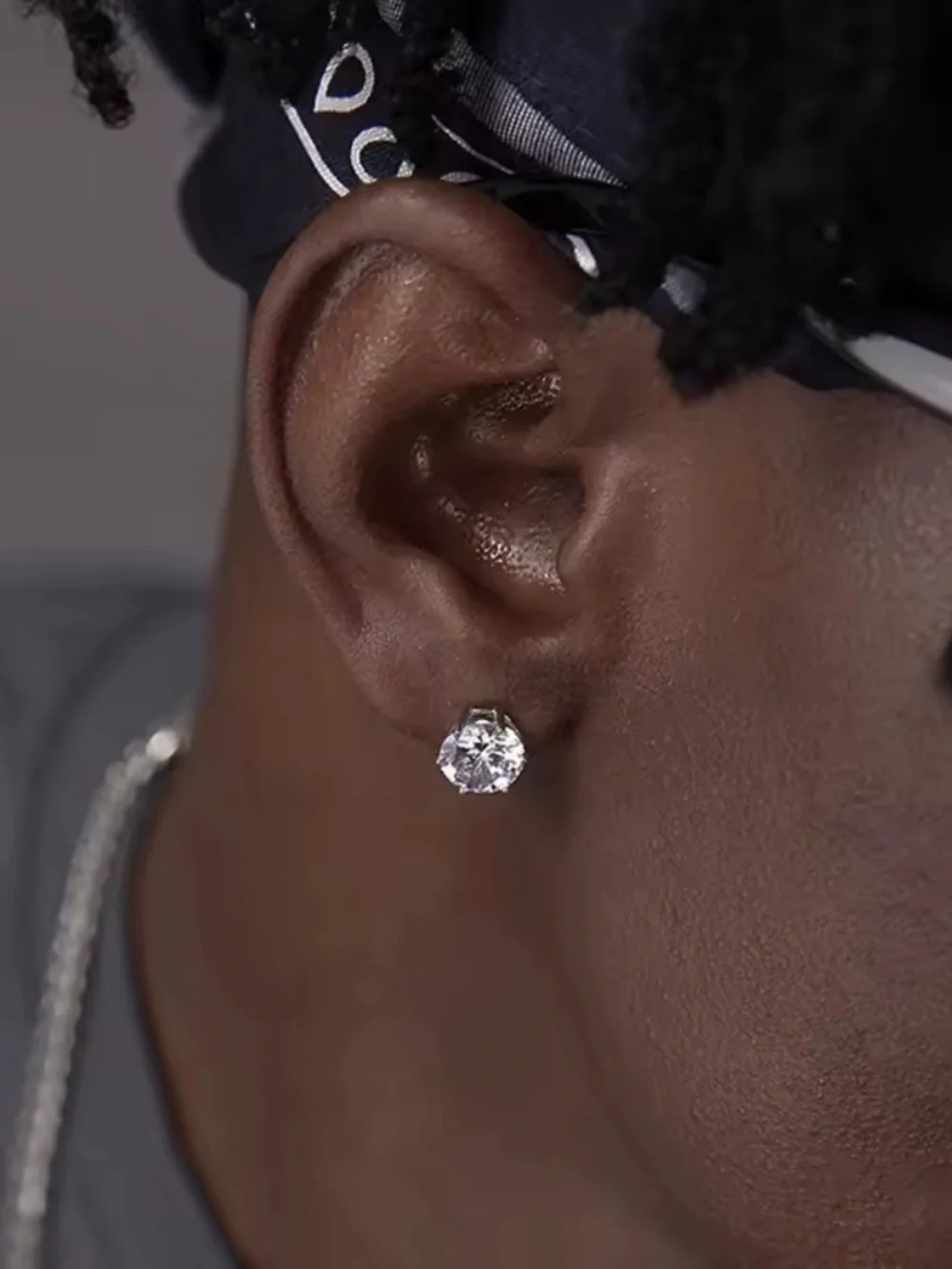 0.84Ct Round Cut Simulated Diamonds Silver Stud Earrings
